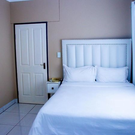 Home@Amalia'S Rundu Luaran gambar